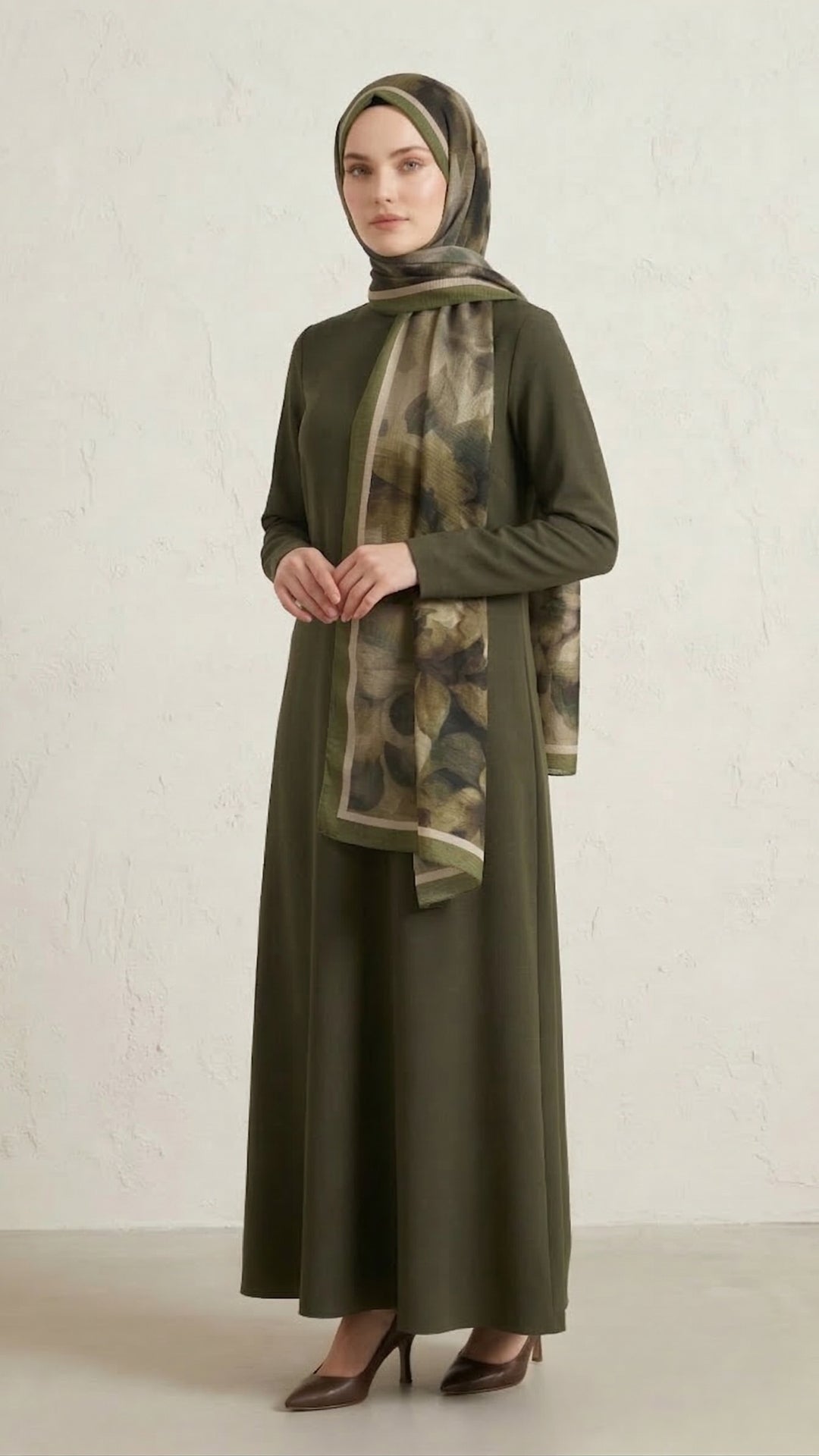 Frosted Bloom Müslin Şal Çağla omuzda dökümlü duruş