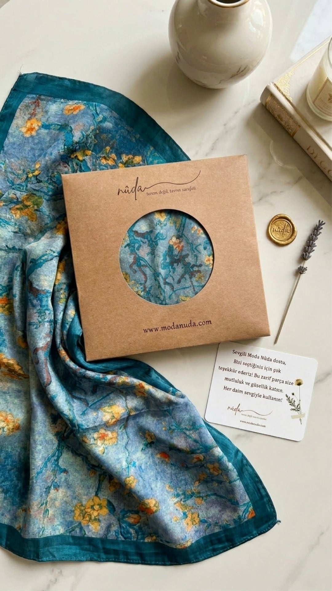 Van Gogh Çiçek Açan Badem Ağacı Bursa ipeği fular petrol katlanmış hediye kutusu görünümü