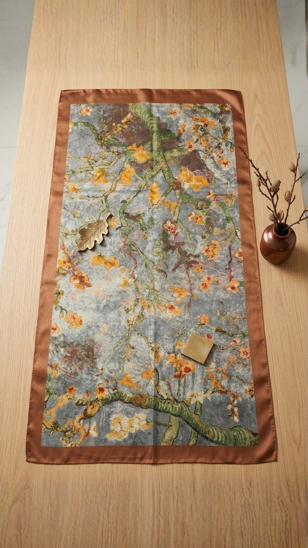 Van Gogh Badem Ağacı Bursa İpeği Fular Sütlü Kahve yakın görünüm