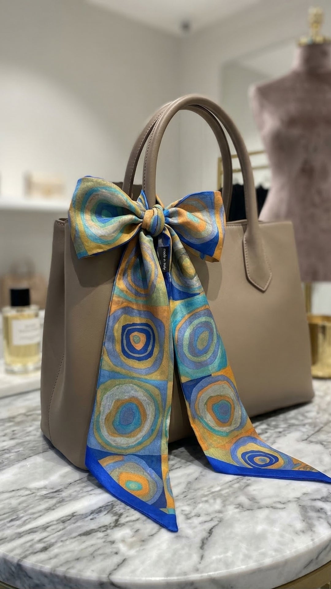 Modern Dairesel Desenli Bursa ipeği fular önden görünüm