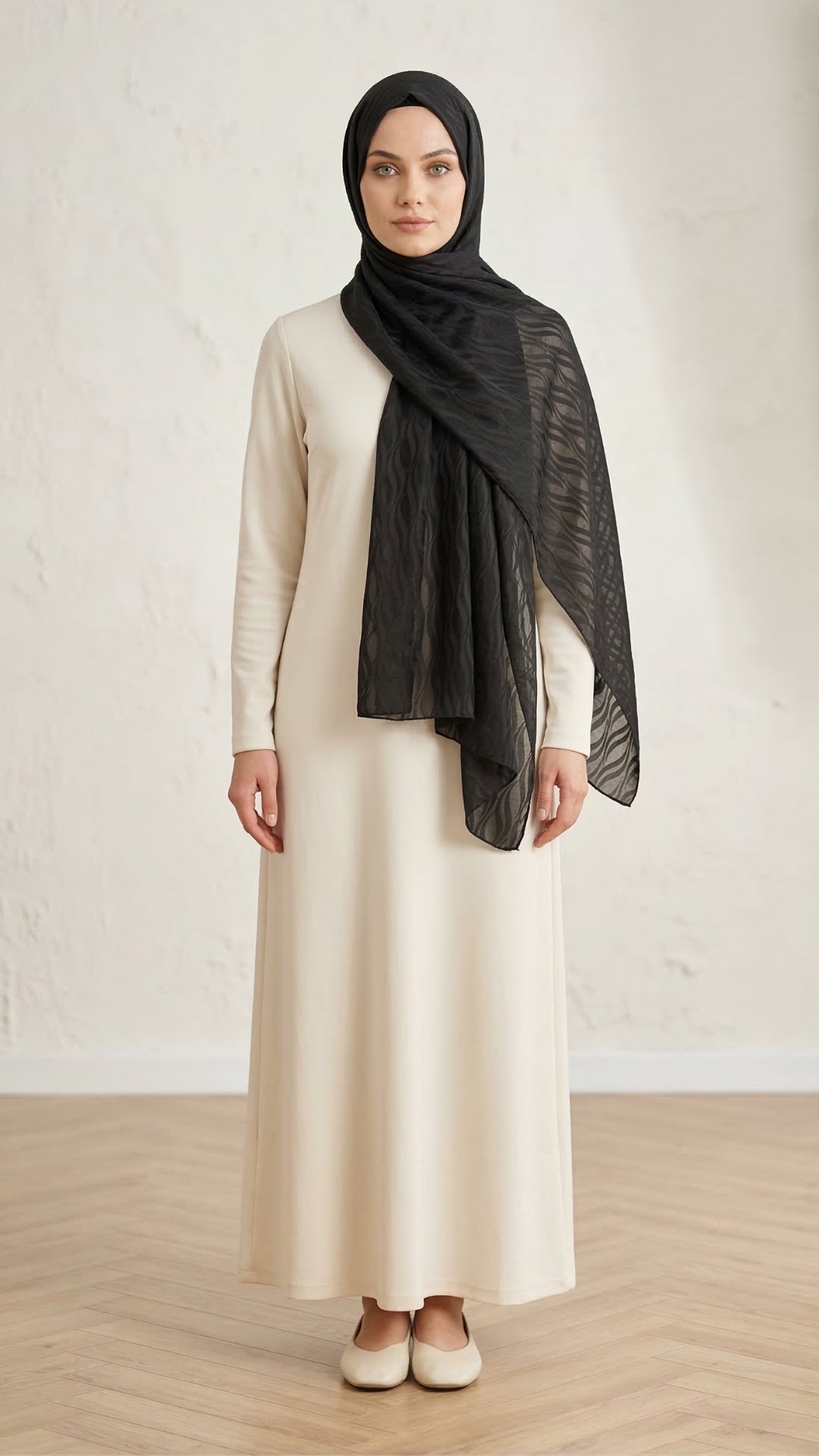 İtalyan Jakar Şal Dalga Desen Siyah omuzda dökümlü duruş