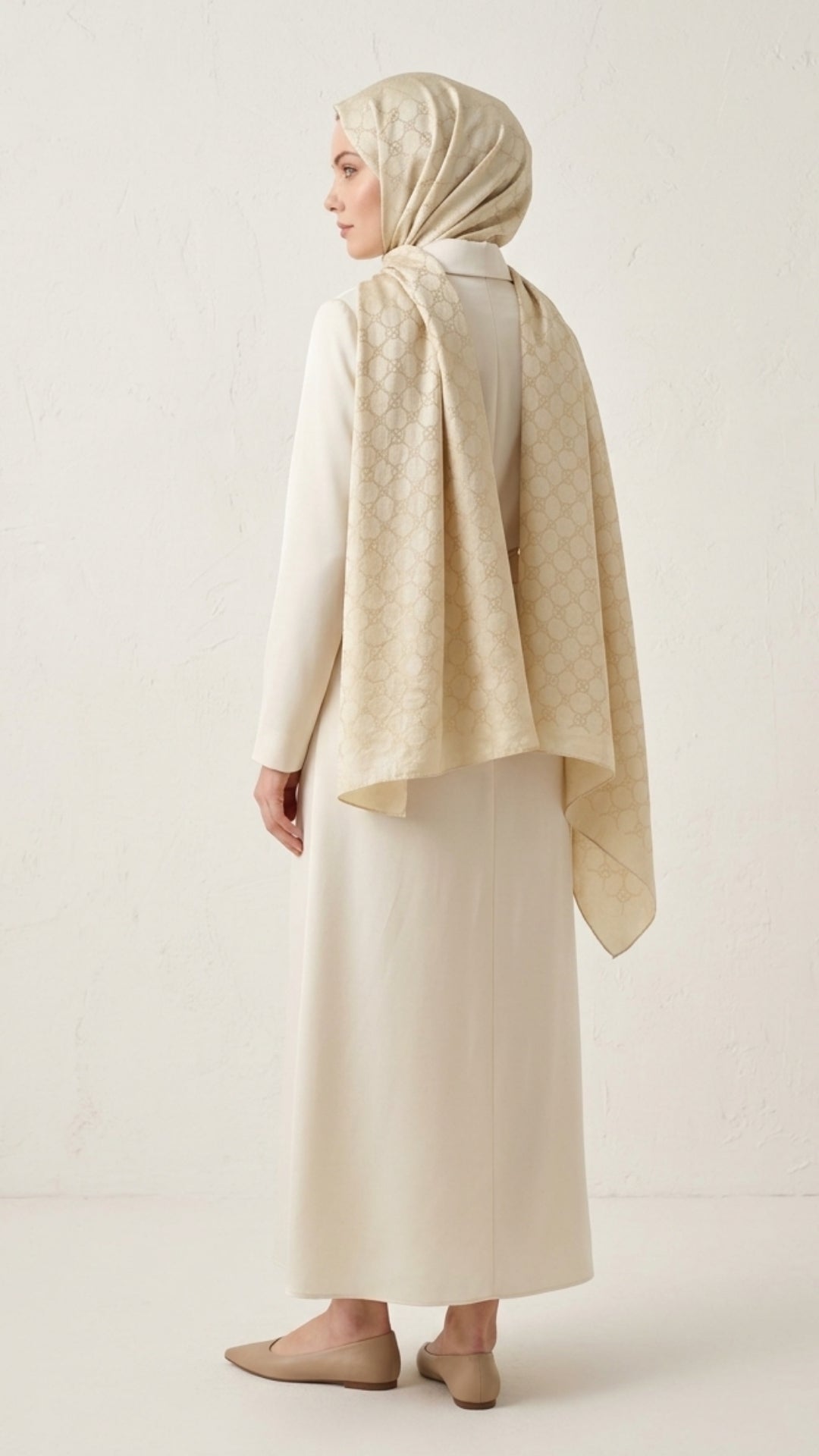 İtalyan Jakar Şal Monogram Desen Bej desen yakından görünüm