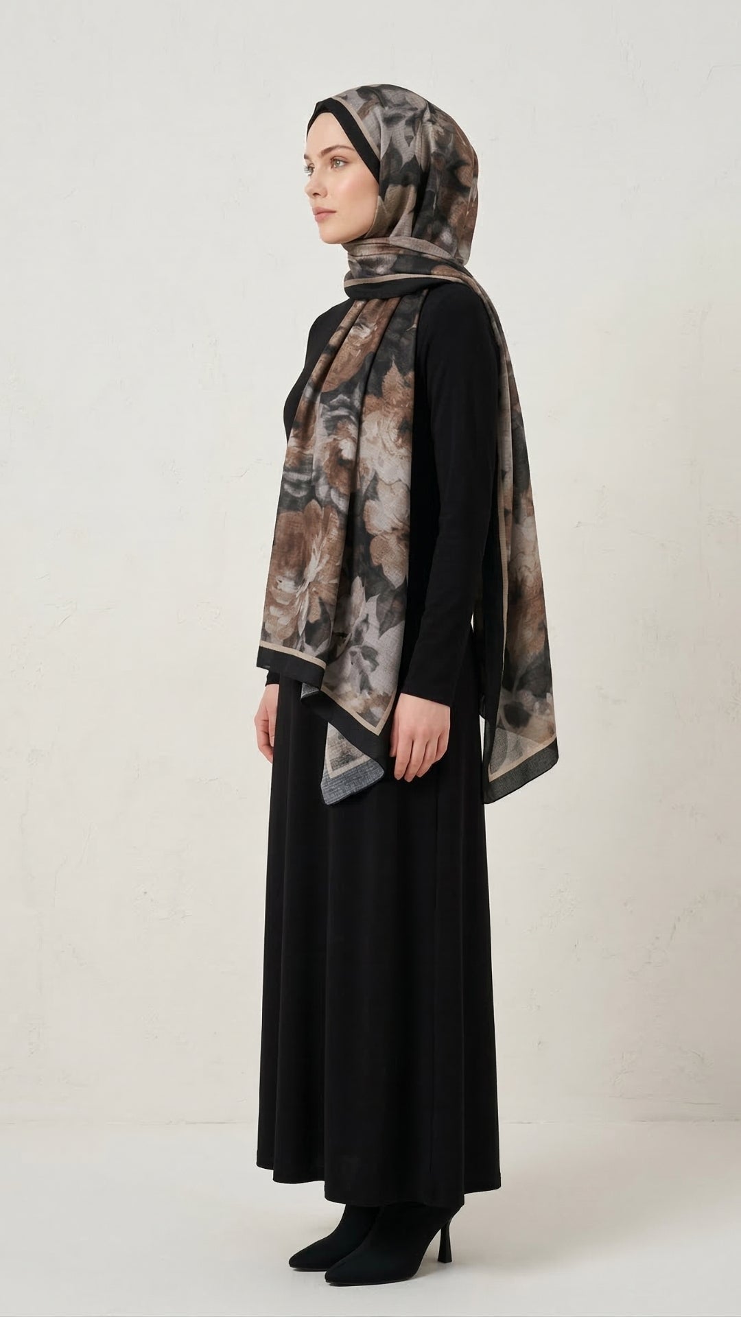 Frosted Bloom Müslin Şal Siyah Bej desen yakından görünüm
