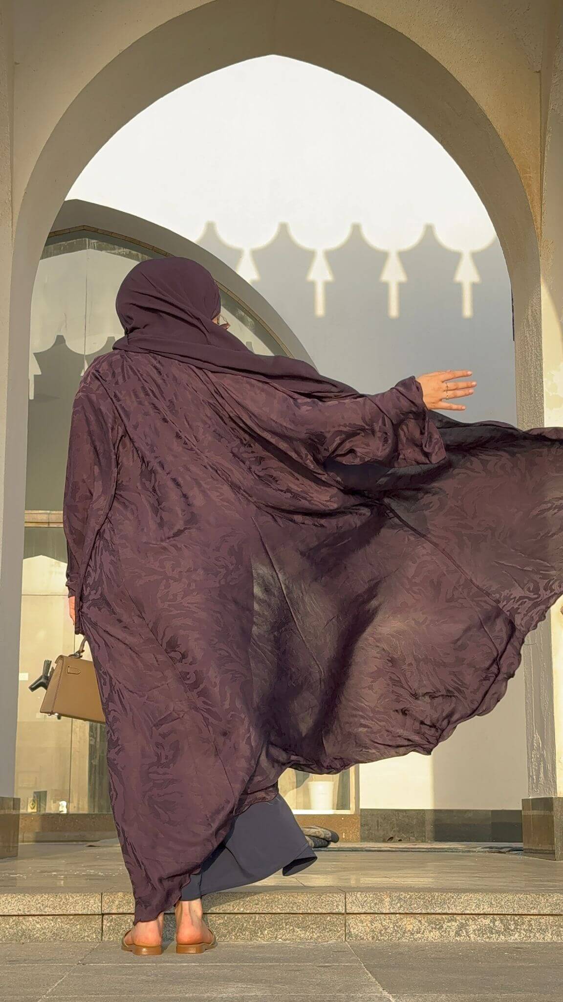 Mürdüm jakarlı abaya takım arka görünüm