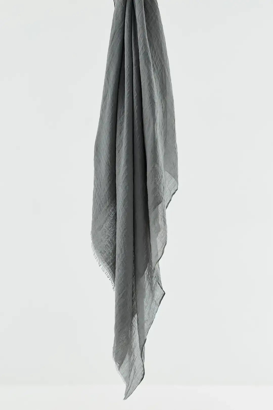 Aya Serisi Şal Kül kombin örneği sade tarzda