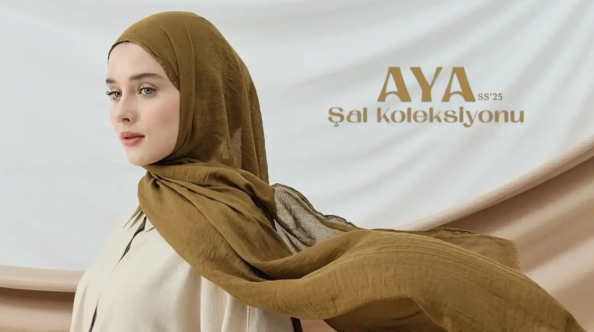 "Aya Şal Koleksiyonu'ndan düz dokulu kahverengi şal, sade ve zarif tarzıyla modelin üzerinde modern bir görünüm sunuyor."
