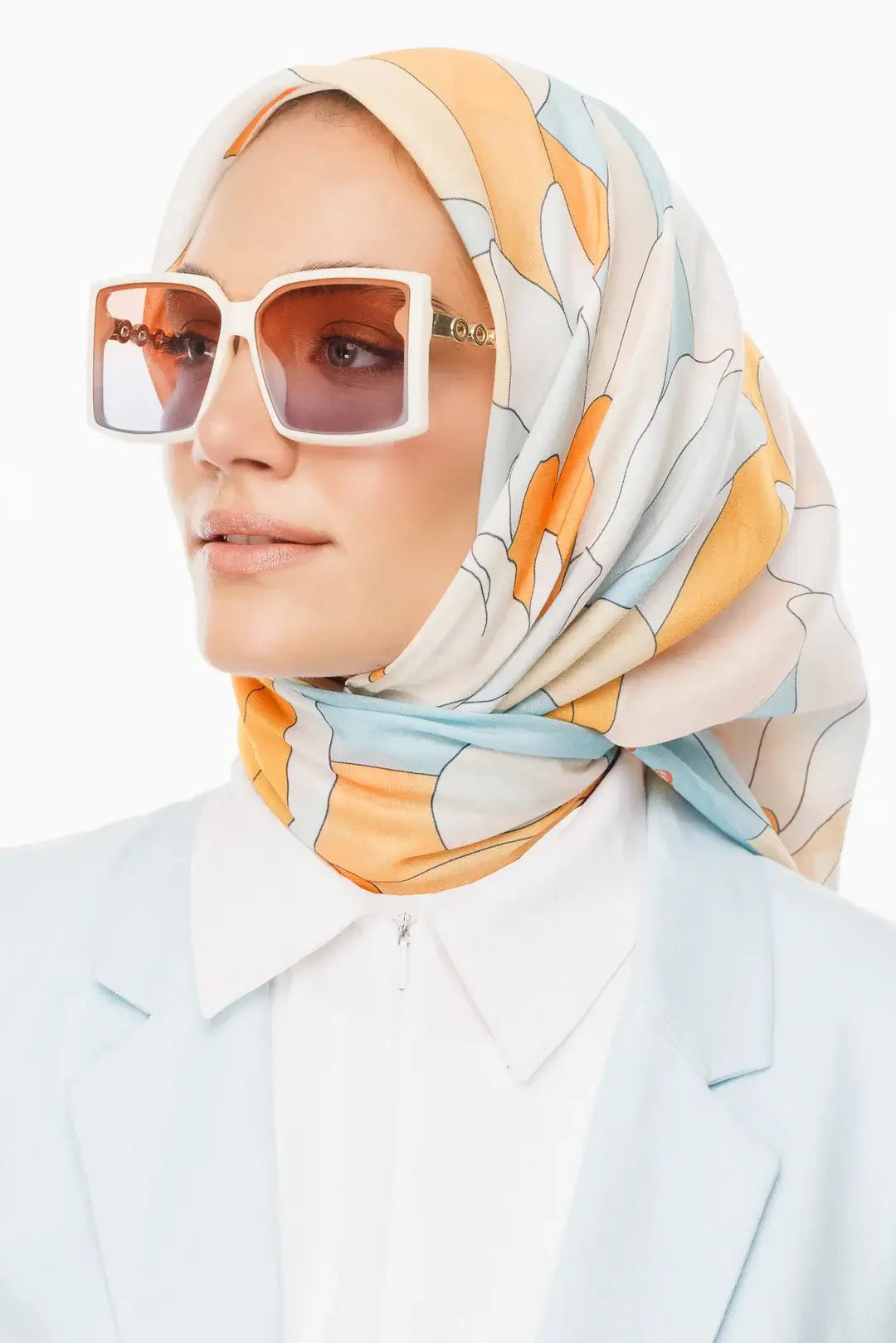 "Flora Koleksiyonu – Canlı renkler, enerjik desenler ve ipeksi dokunuşlarla ilkbaharın ruhunu stilinize taşıyın."