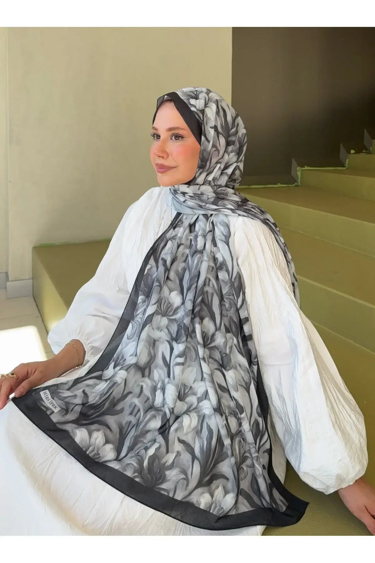 Fransız İpeği Desenli Şal Siyah Beyaz önden görünüm