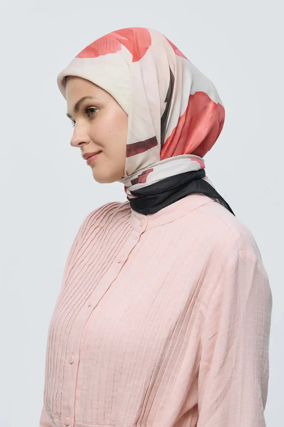 Bambu Eşarp kombin örneği Lavendi Desen Siyah Bej