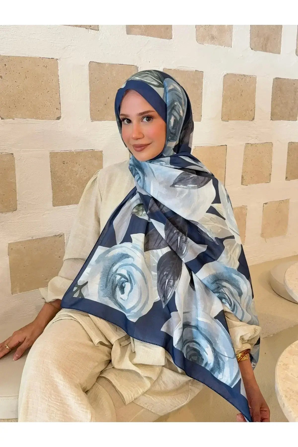 Günlük kombinlere zariflik katan lacivert-açık mavi pamuk soft şal modeli