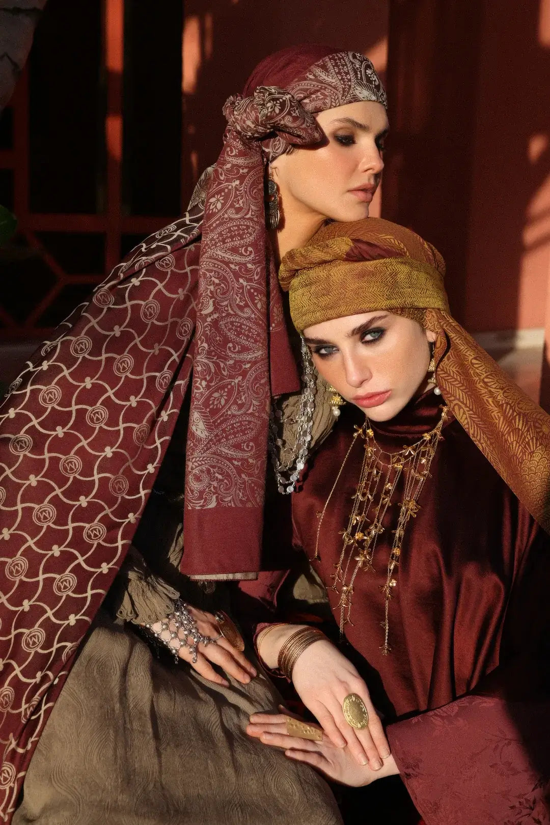 Klasik ve modern kombinlerde şıklık sunan acı kahve-bej Marrakech şal modeli
