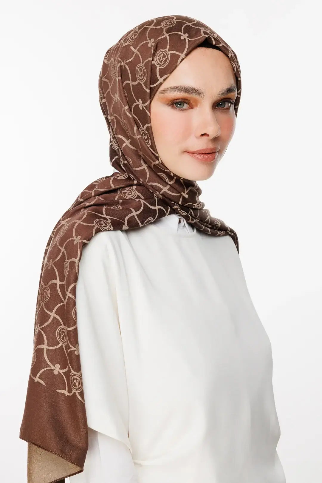 Yumuşak dokusu ve doğal tonlarıyla öne çıkan Marrakech desen şal