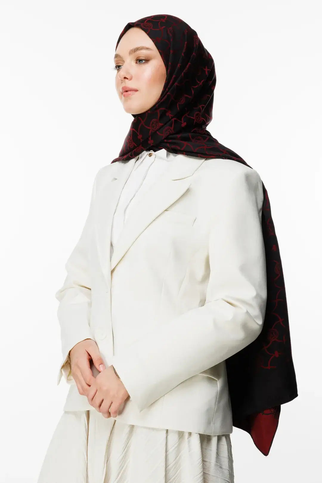 Klasik şıklığı modern dokunuşla buluşturan siyah-bordo Marrakech şal modeli