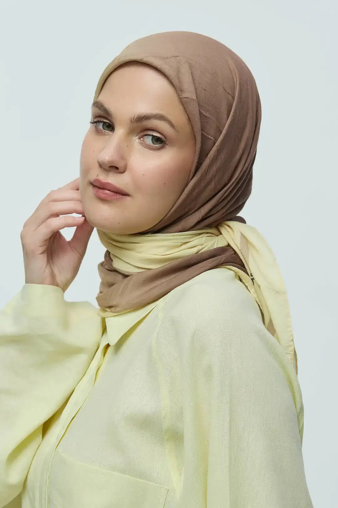 Mirora Desen Bambu Eşarp kombin örneği pastel tonlar