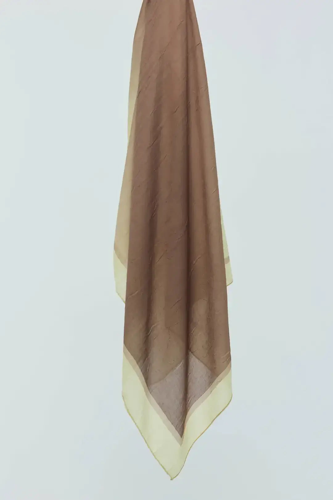 Bambu Eşarp kenar dikiş ve desen detay