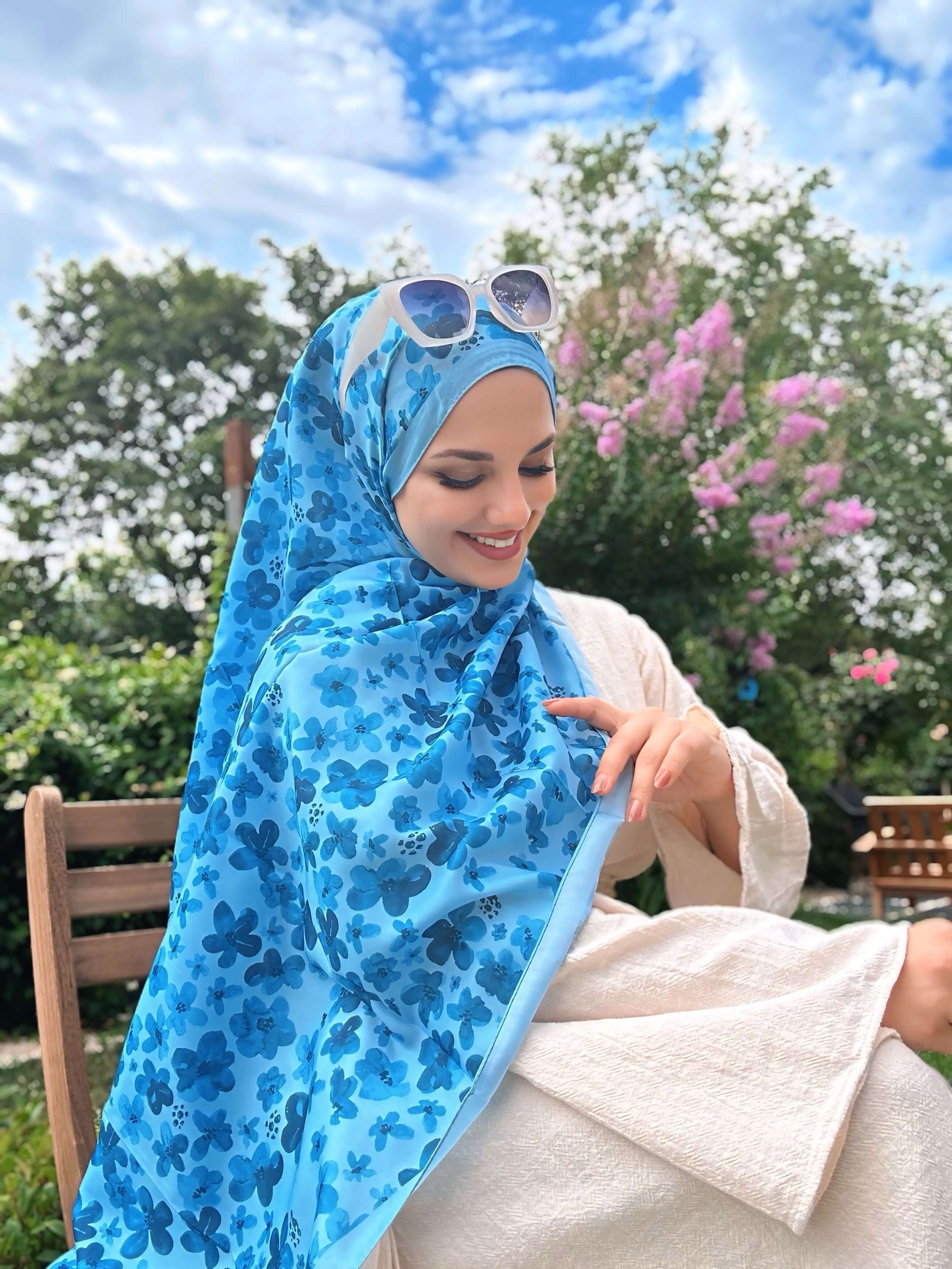 Nefes alabilen soft şal Mavi Blom Desen ile zarif kombin önerisi