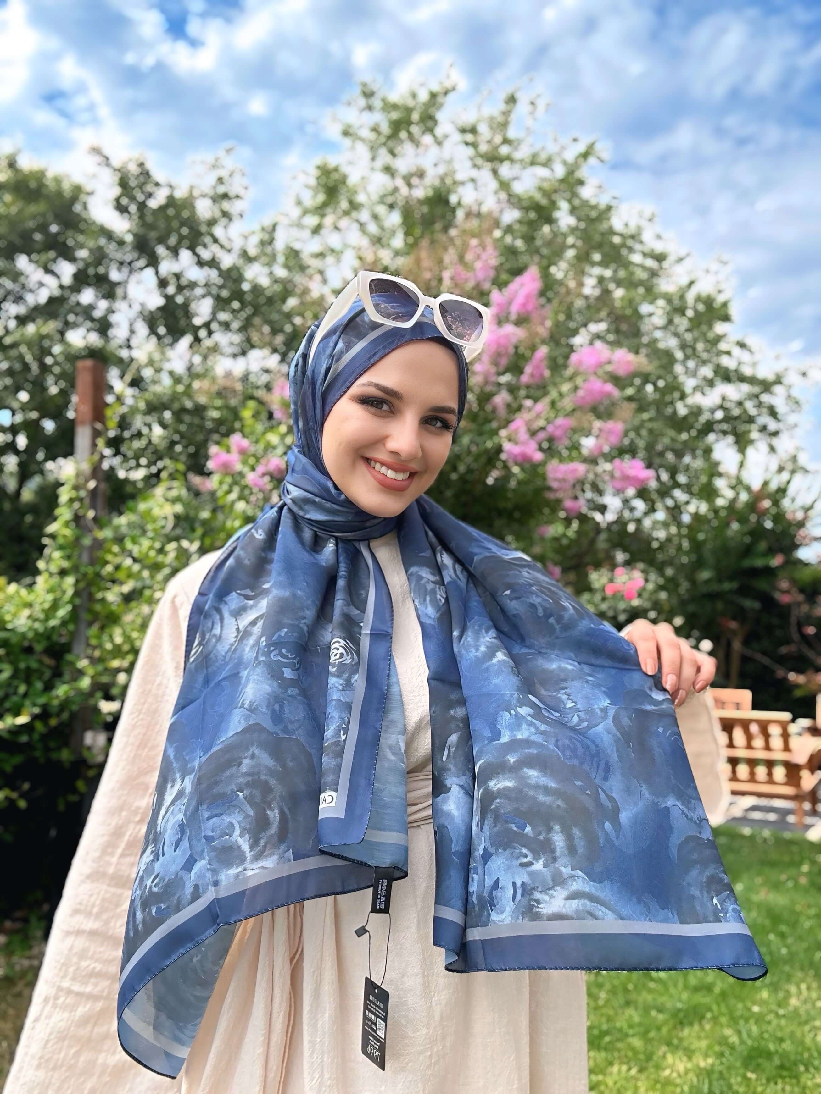 Nefes alabilen soft şal Soğuk Mavi Rossa Desen ile şık kombin önerisi