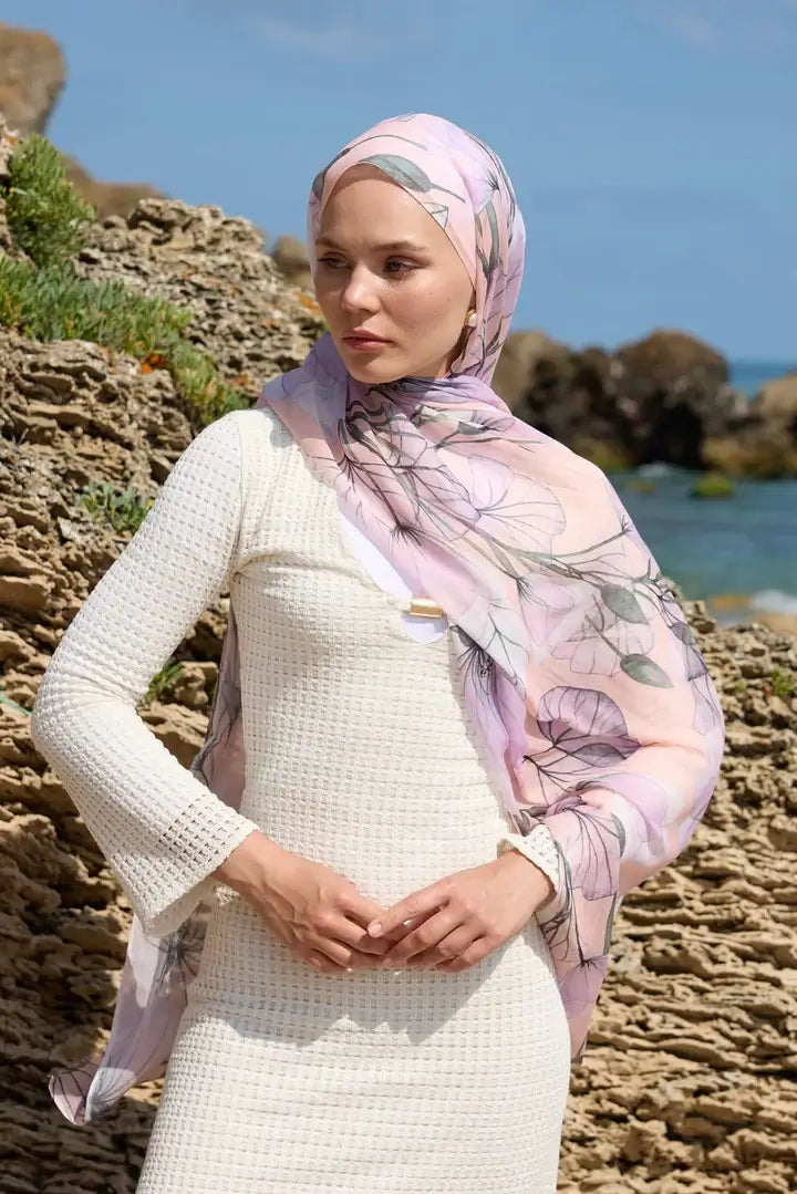 Yumuşak dokulu Alicia Desen Aya Şal ile şık stil önerisi