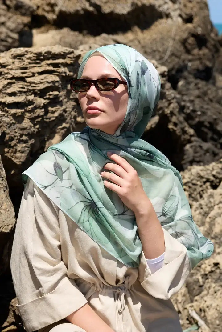 Yumuşak dokulu Alicia Desen Aya Şal ile şık stil önerisi