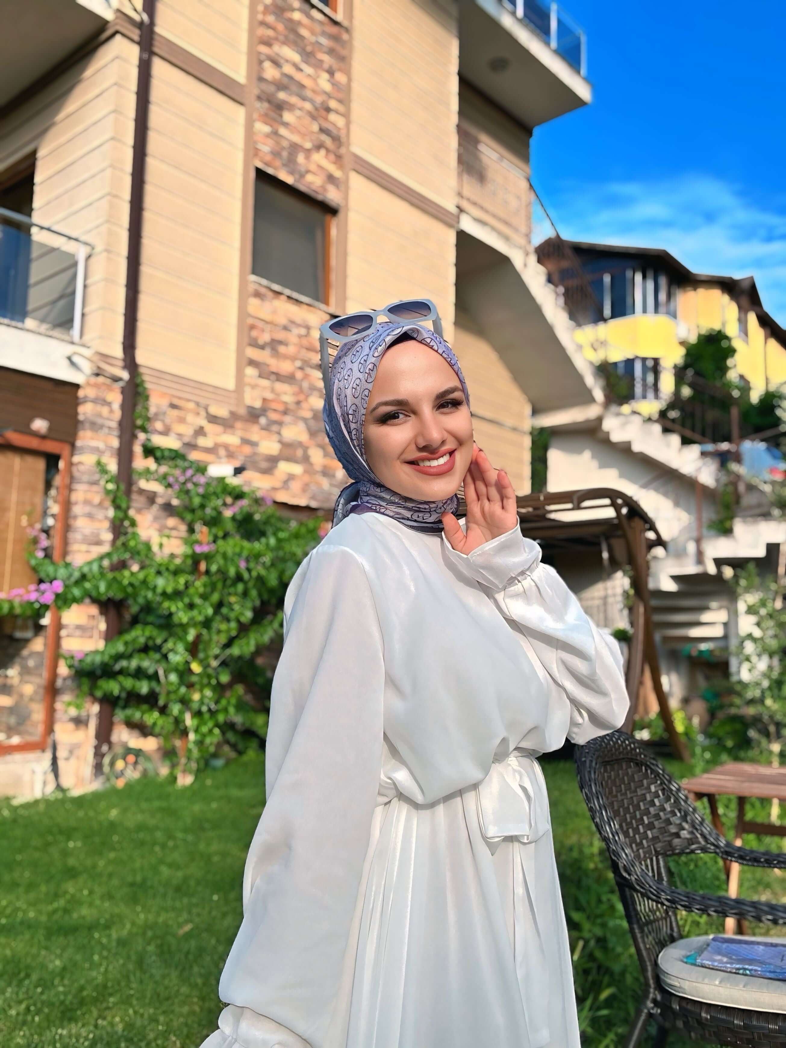 Yumuşak dokulu Lila Mor MK Pamuk Eşarp ile şık kombin önerisi
