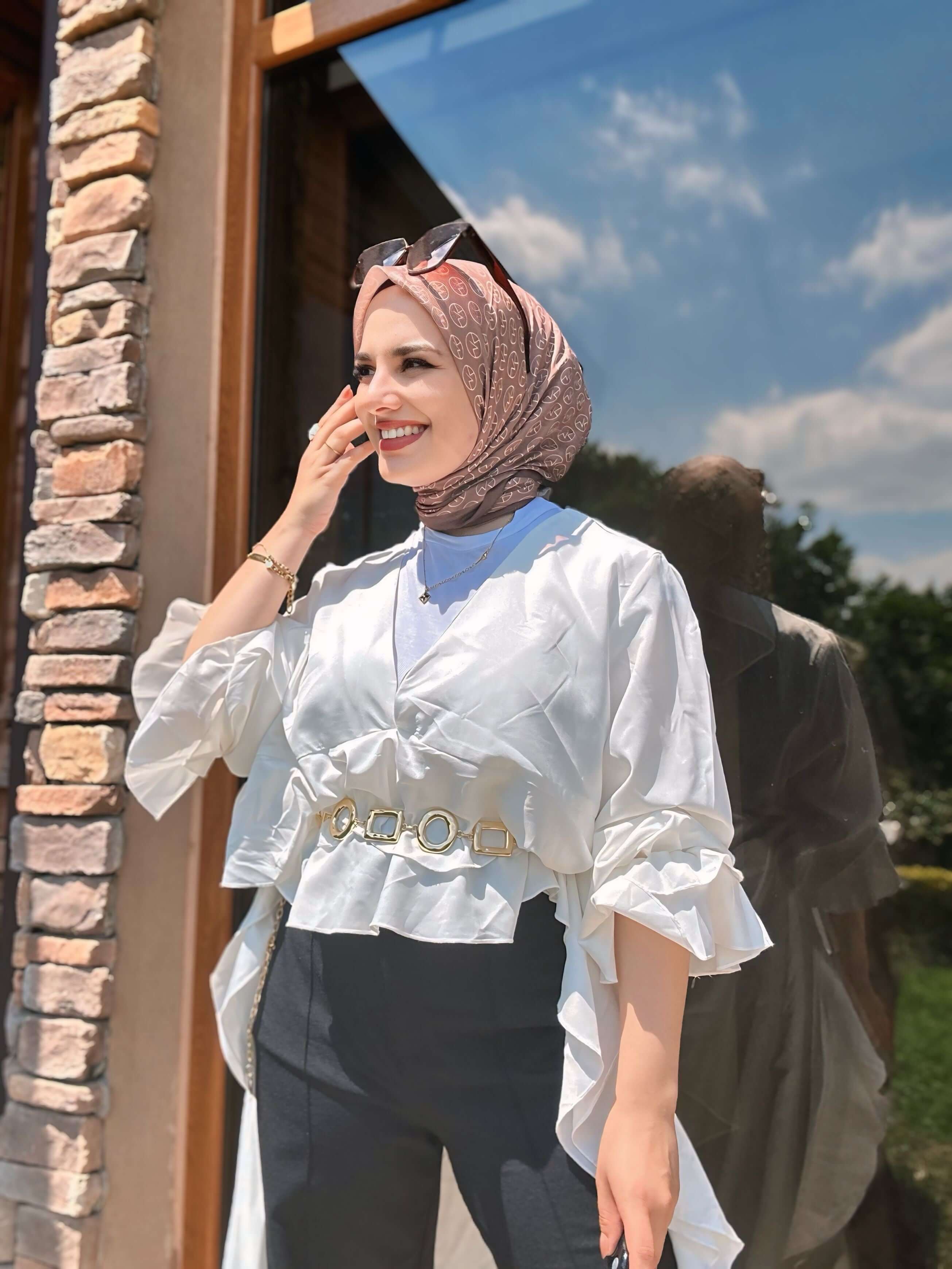 Yumuşak dokulu Somon Bakır MK Pamuk Eşarp ile şık kombin önerisi
