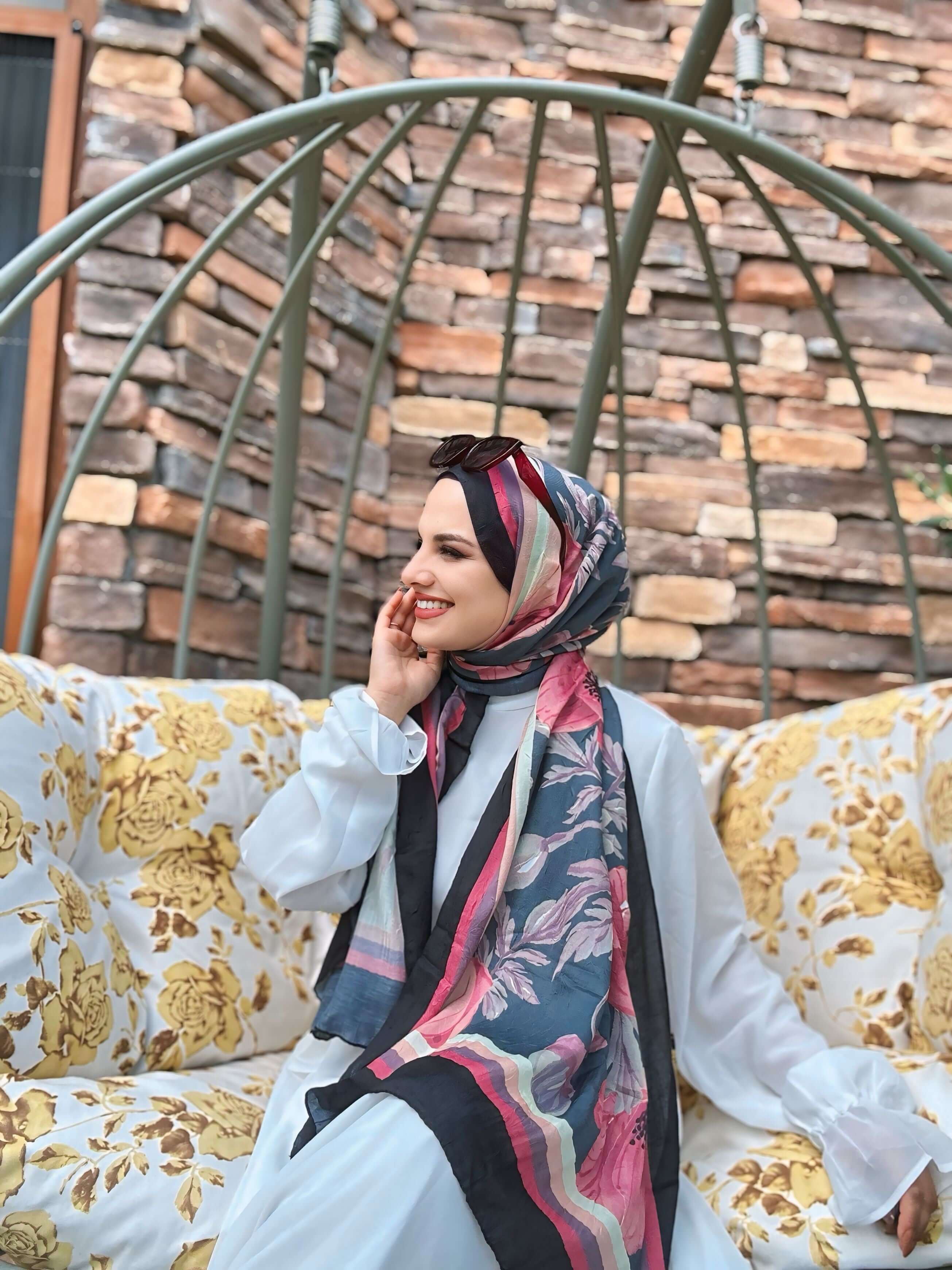 Nefes alabilen bambu şal Siyah Yeşil Margarit Desen ile zarif kombin önerisi
