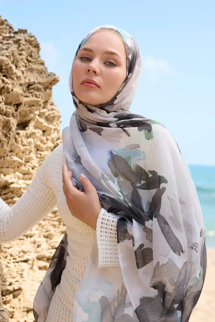 Yumuşak dokulu Mirelya Desen Aya Şal ile şık stil önerisi