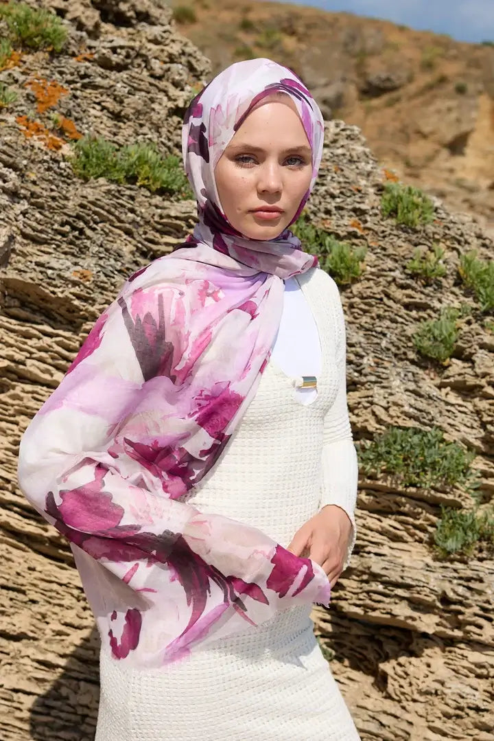 Yumuşak dokulu Mirelya Desen Aya Şal ile şık stil önerisi