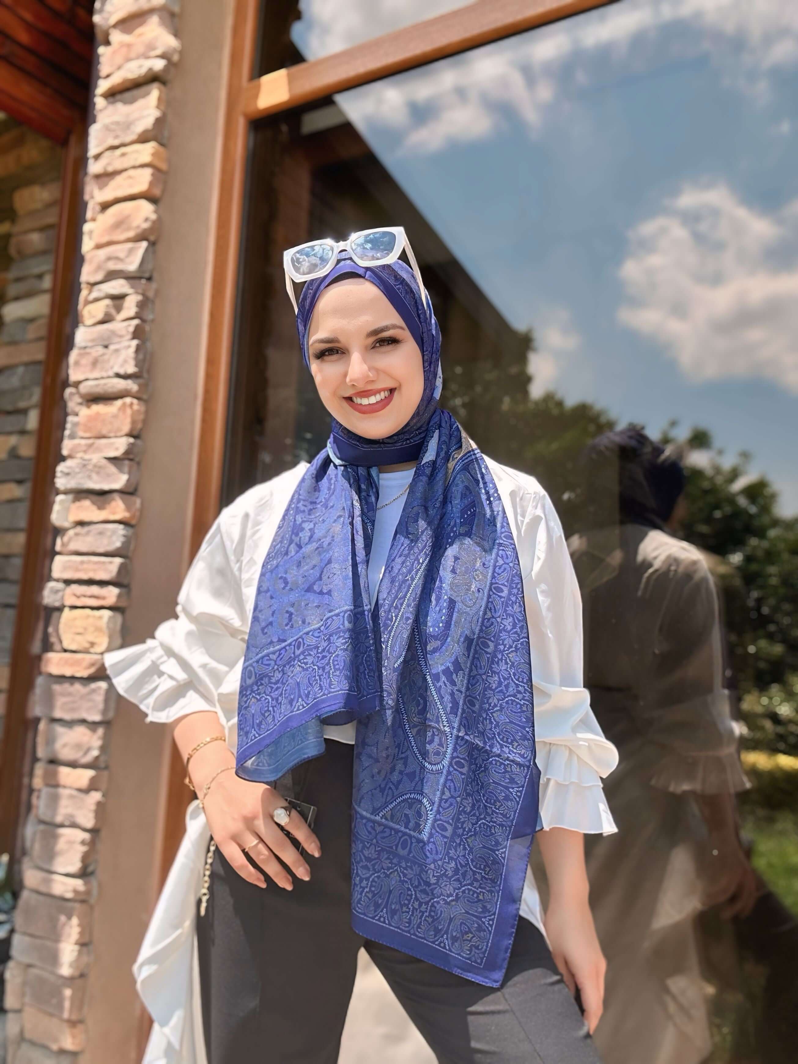 Nefes alabilen soft şal Morcivert Vela Desen ile şık kombin önerisi