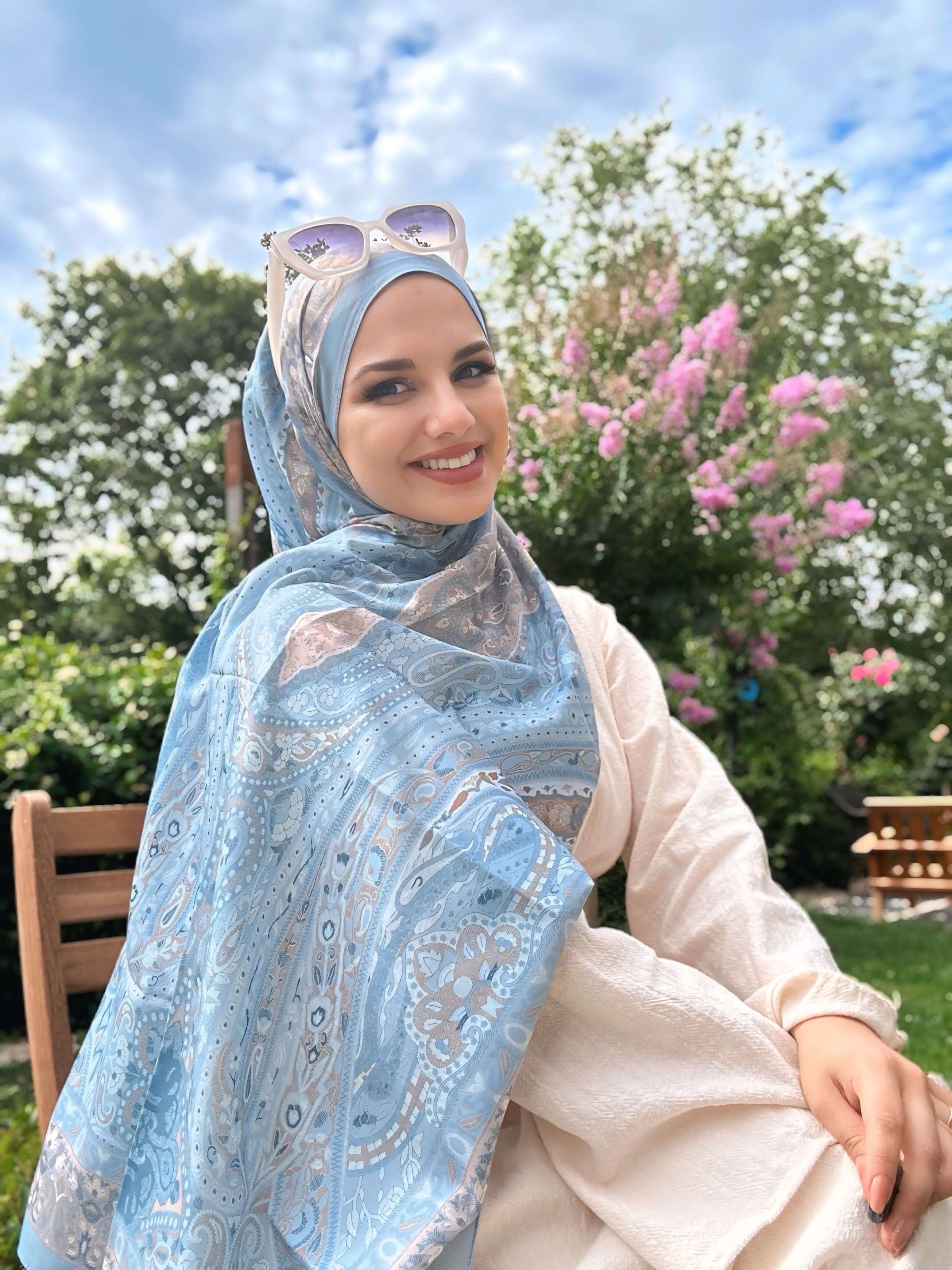 Nefes alabilen soft şal Mavi Vela Desen ile zarif kombin önerisi