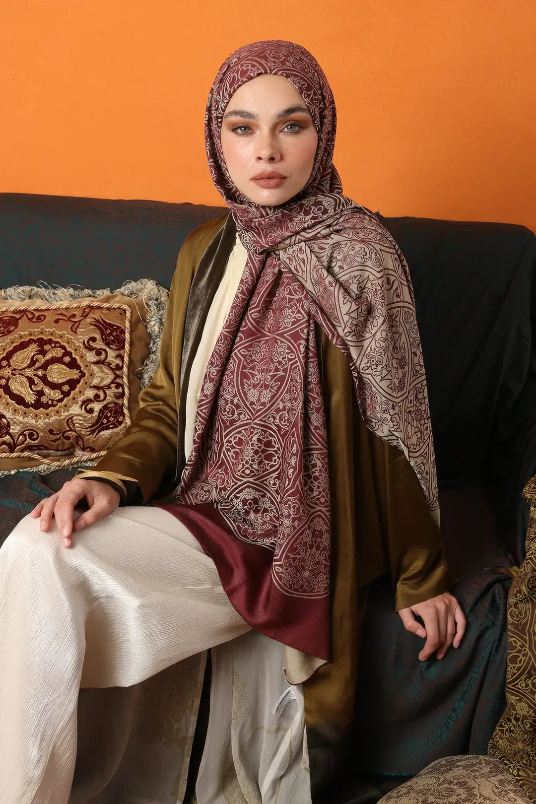 Moda Nûda mürdüm-somon Morocco desen şal modern ve sofistike bir dokunuş sunar
