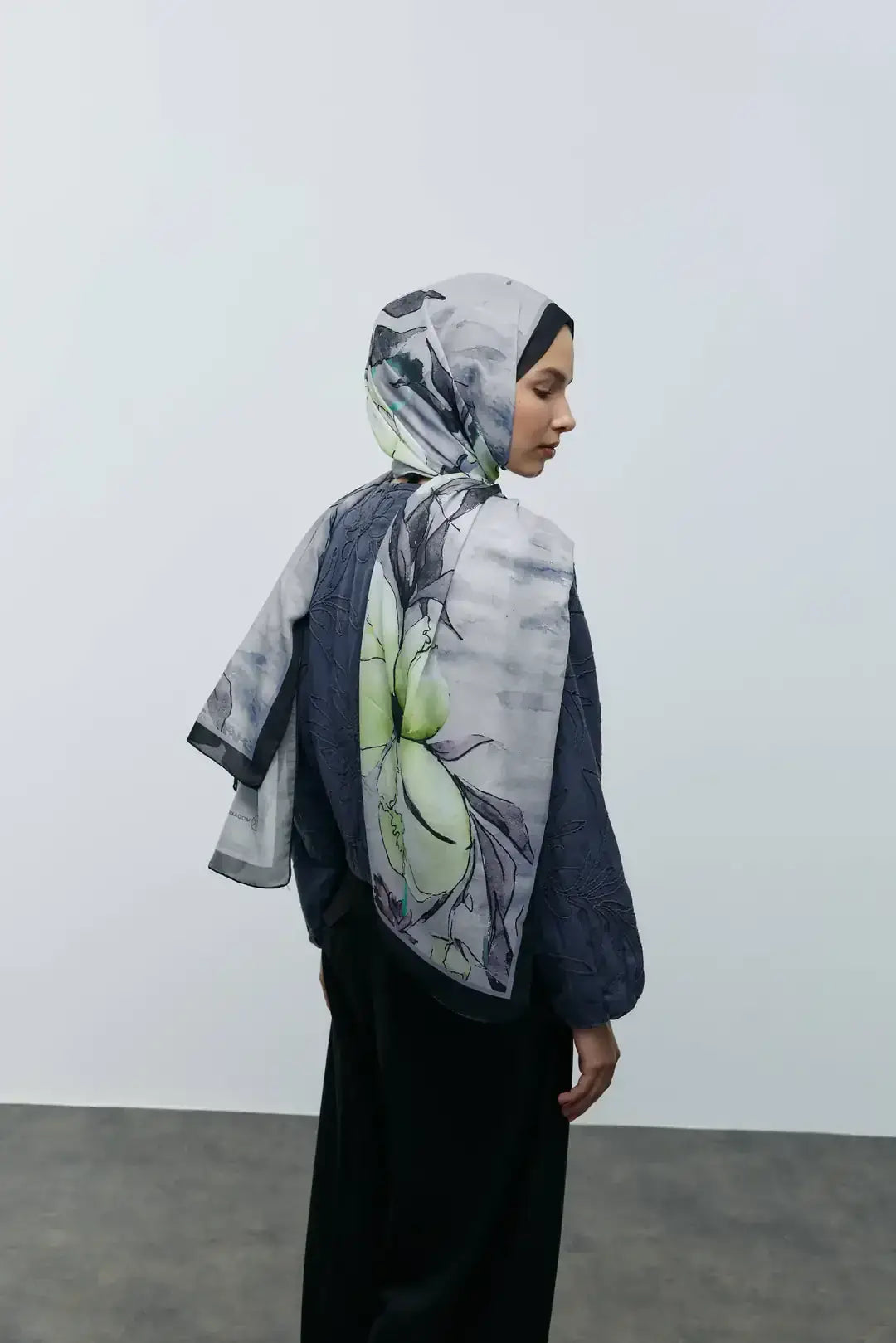 Pamuk Şal Siyah-Lila pamuk kumaş dokusu yakın plan