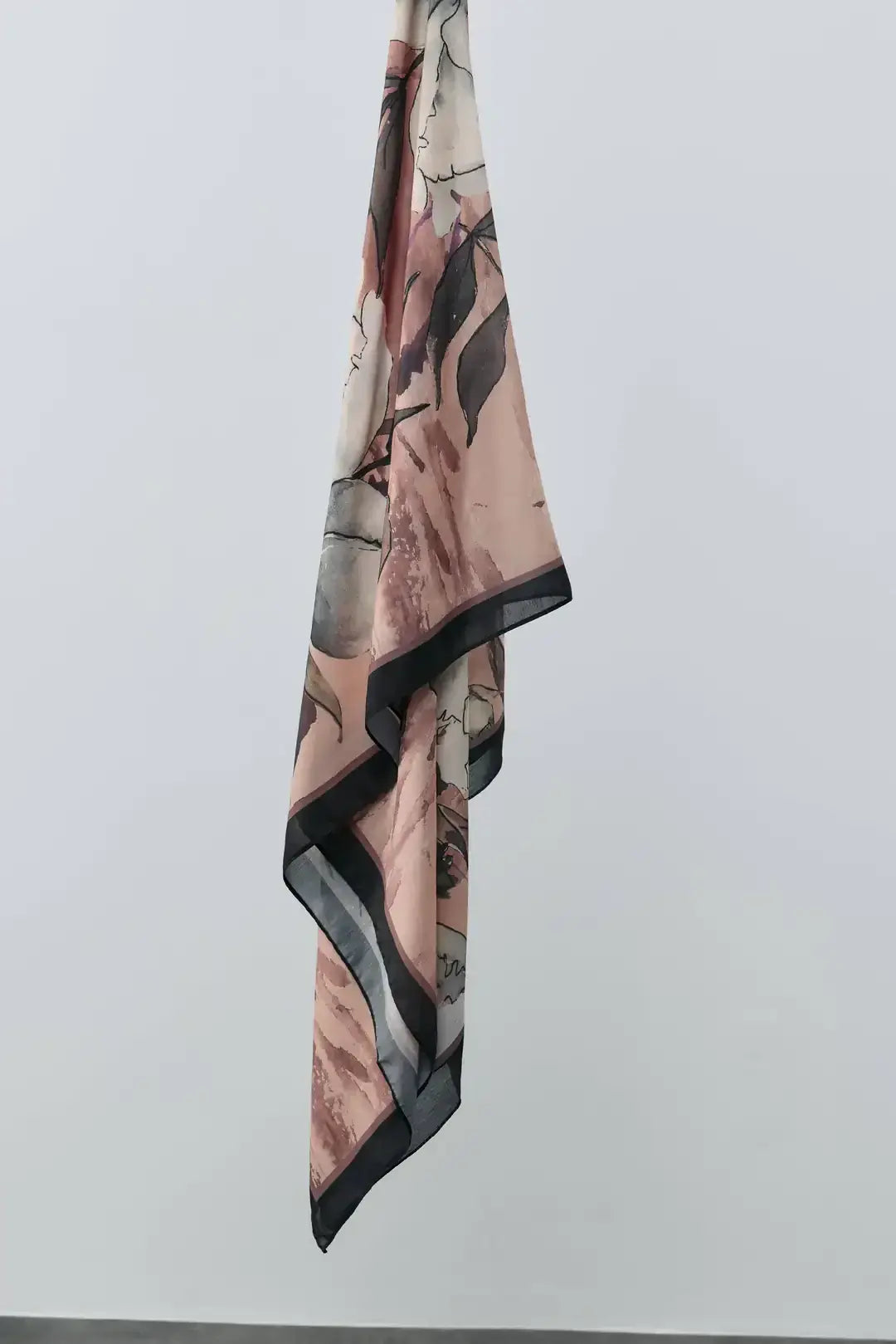 Pamuk Şal Siyah-Vizon kombin örneği doğal ışıkta