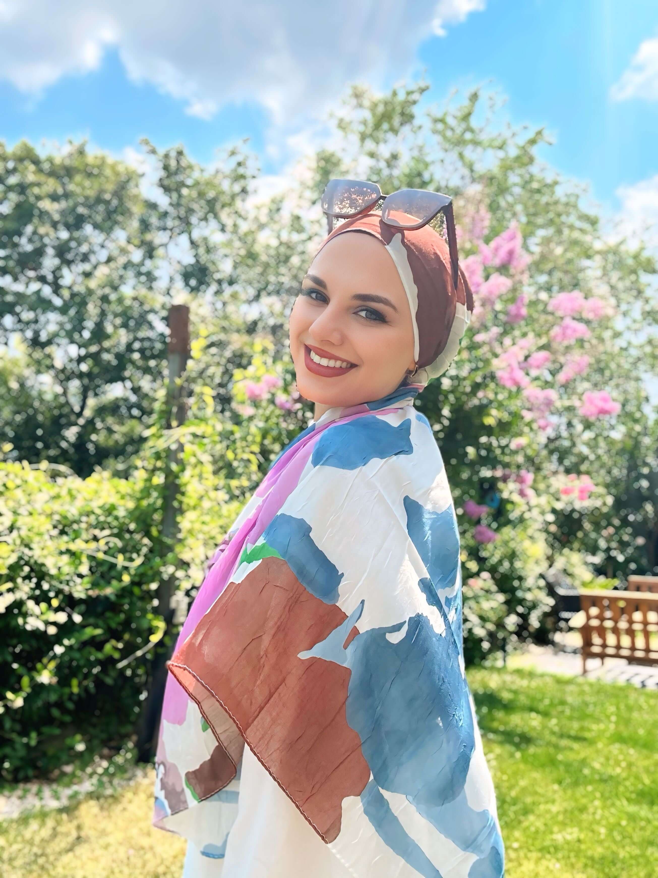 Şık ve doğal kombinler için Beyaz Kahverengi Palet Desen Bambu Eşarp