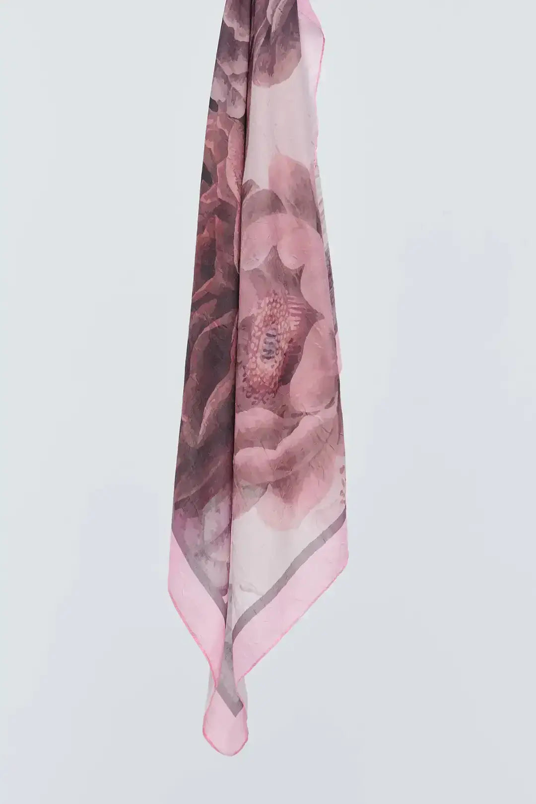 Bambu Eşarp kenar dikiş ve desen detay yakın plan