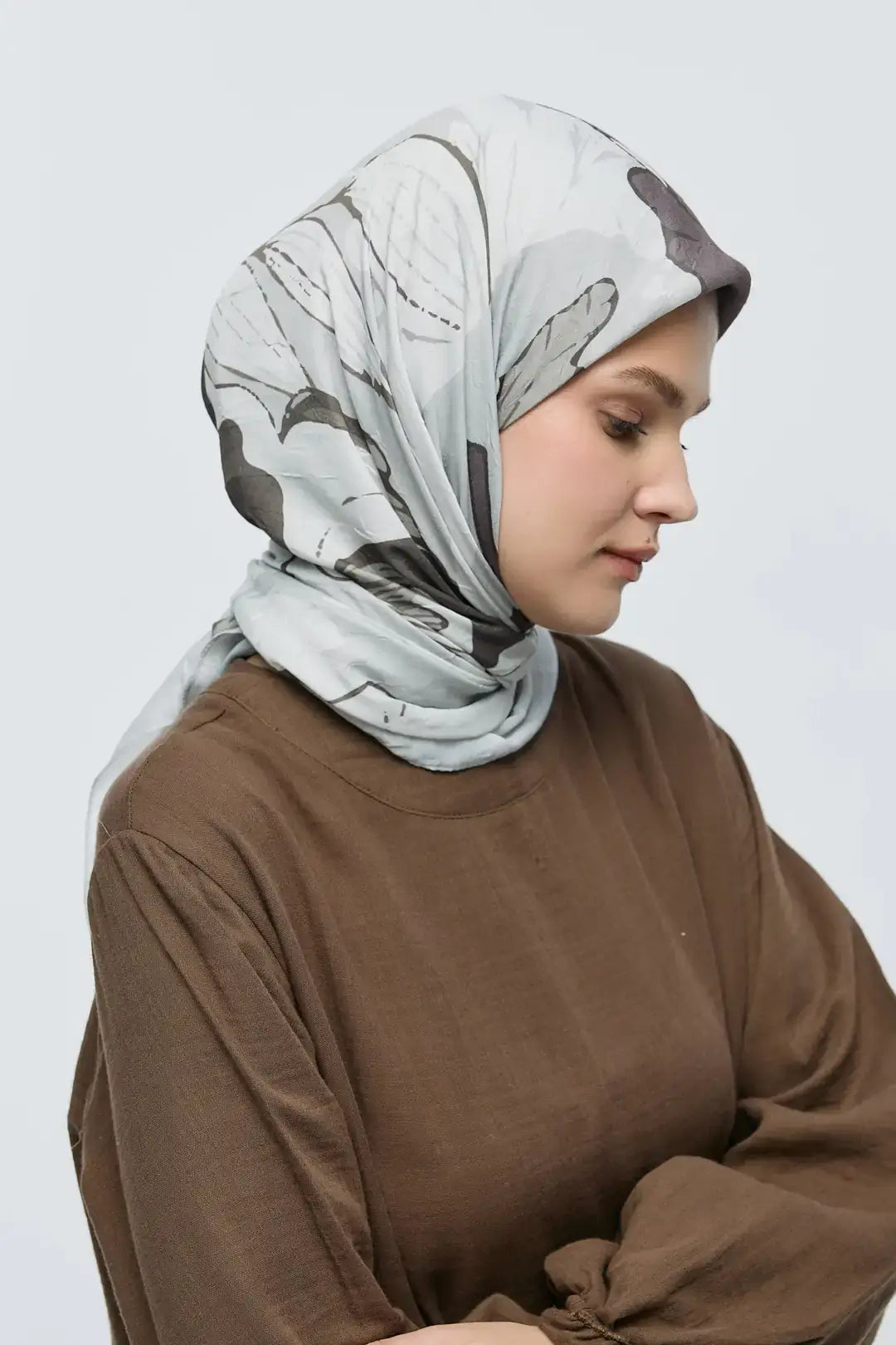 Bambu Eşarp kombin örneği Şakayık Desen Antik Bej