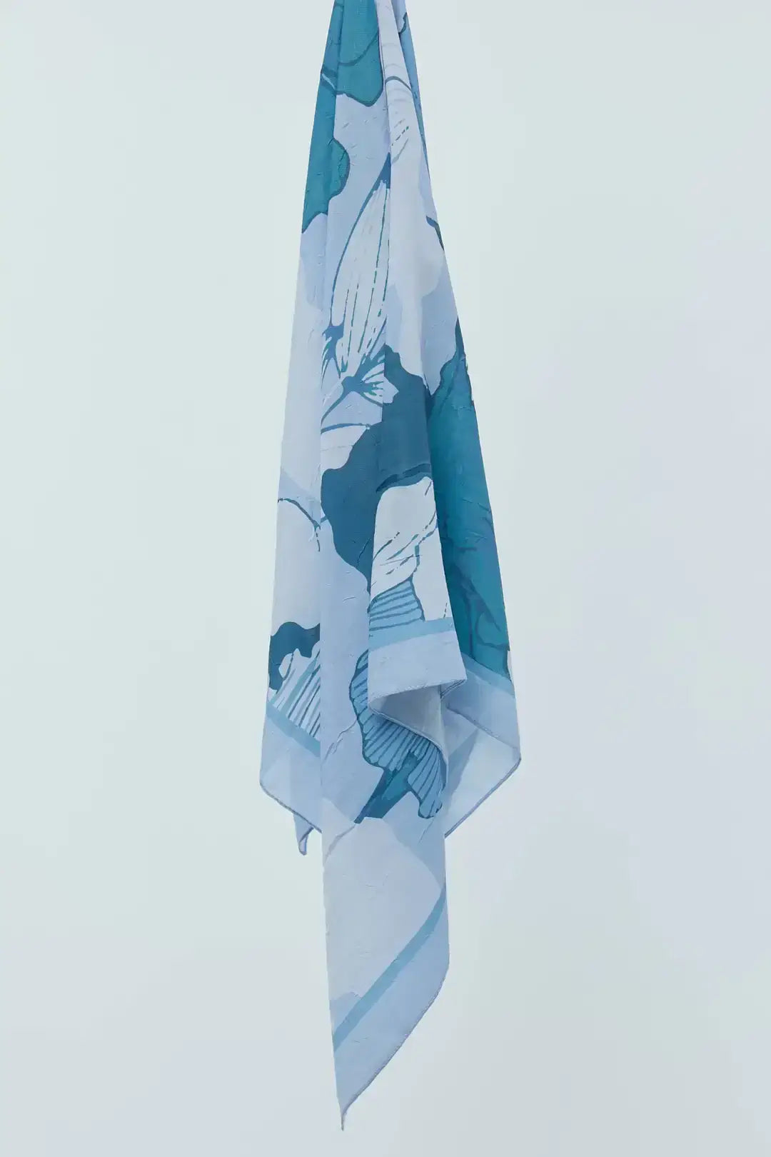 Bambu Eşarp kenar dikiş ve desen detay yakın plan