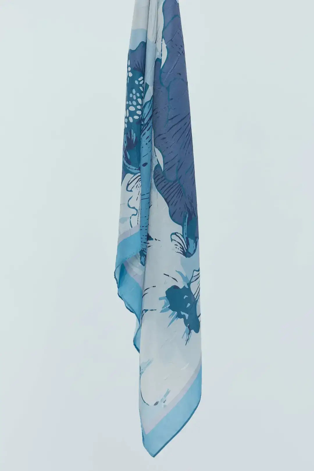 Bambu Eşarp kombin örneği Şakayık Desen Mavi Gri