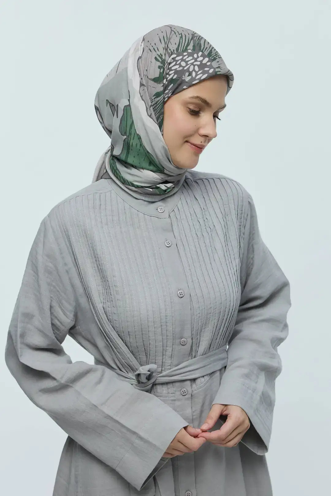 Bambu Eşarp model üzerinde zarif duruş Taş ton