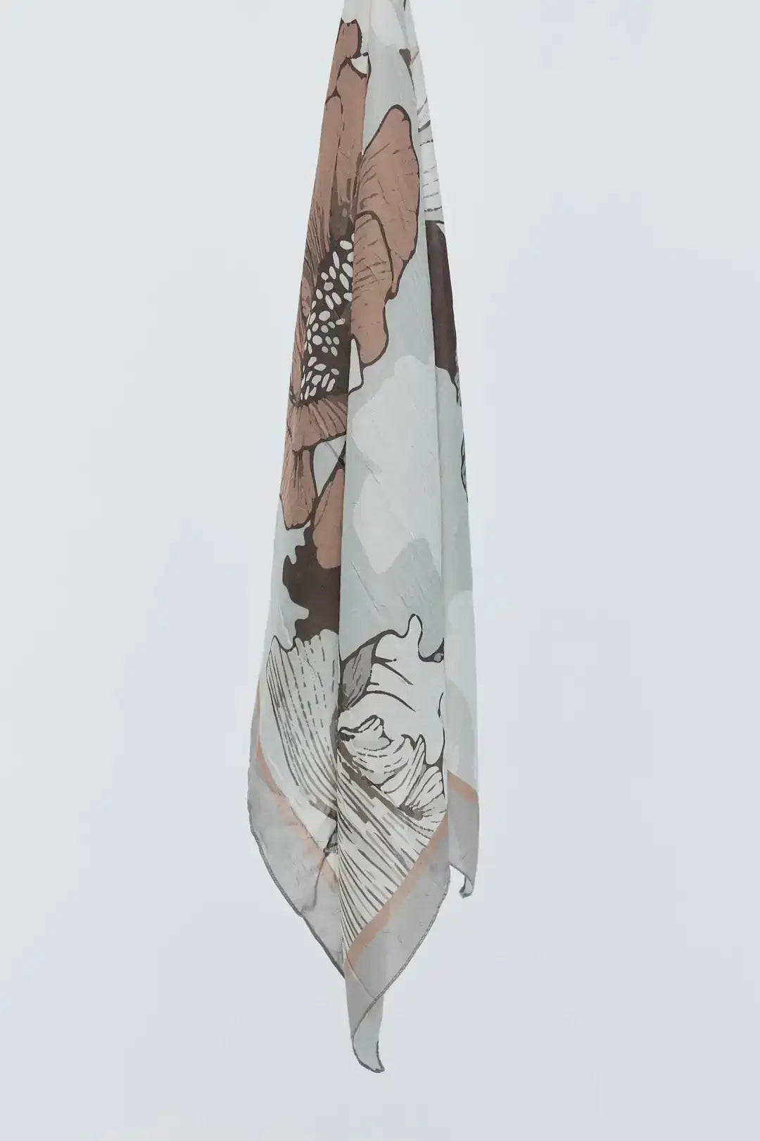 Bambu Eşarp kenar dikiş ve desen detay yakın plan