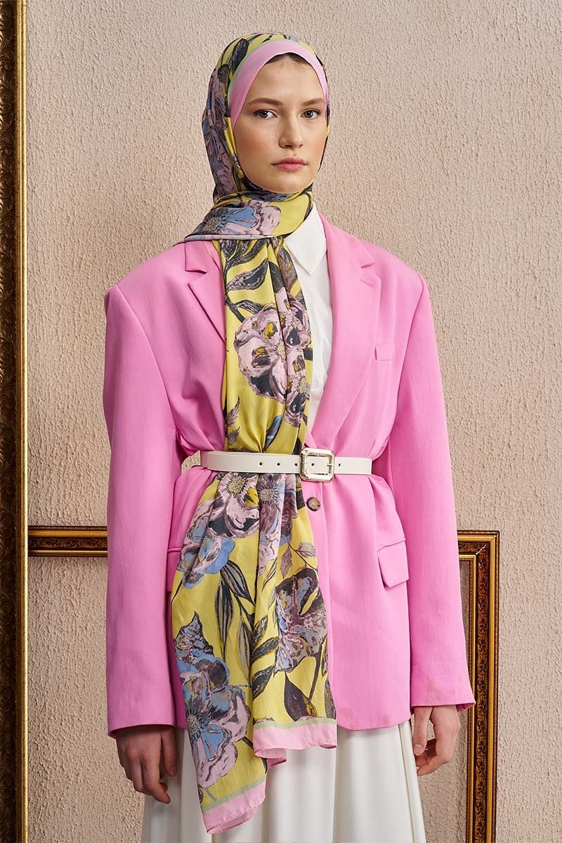 Celebrity Carmina Şal - Sarı