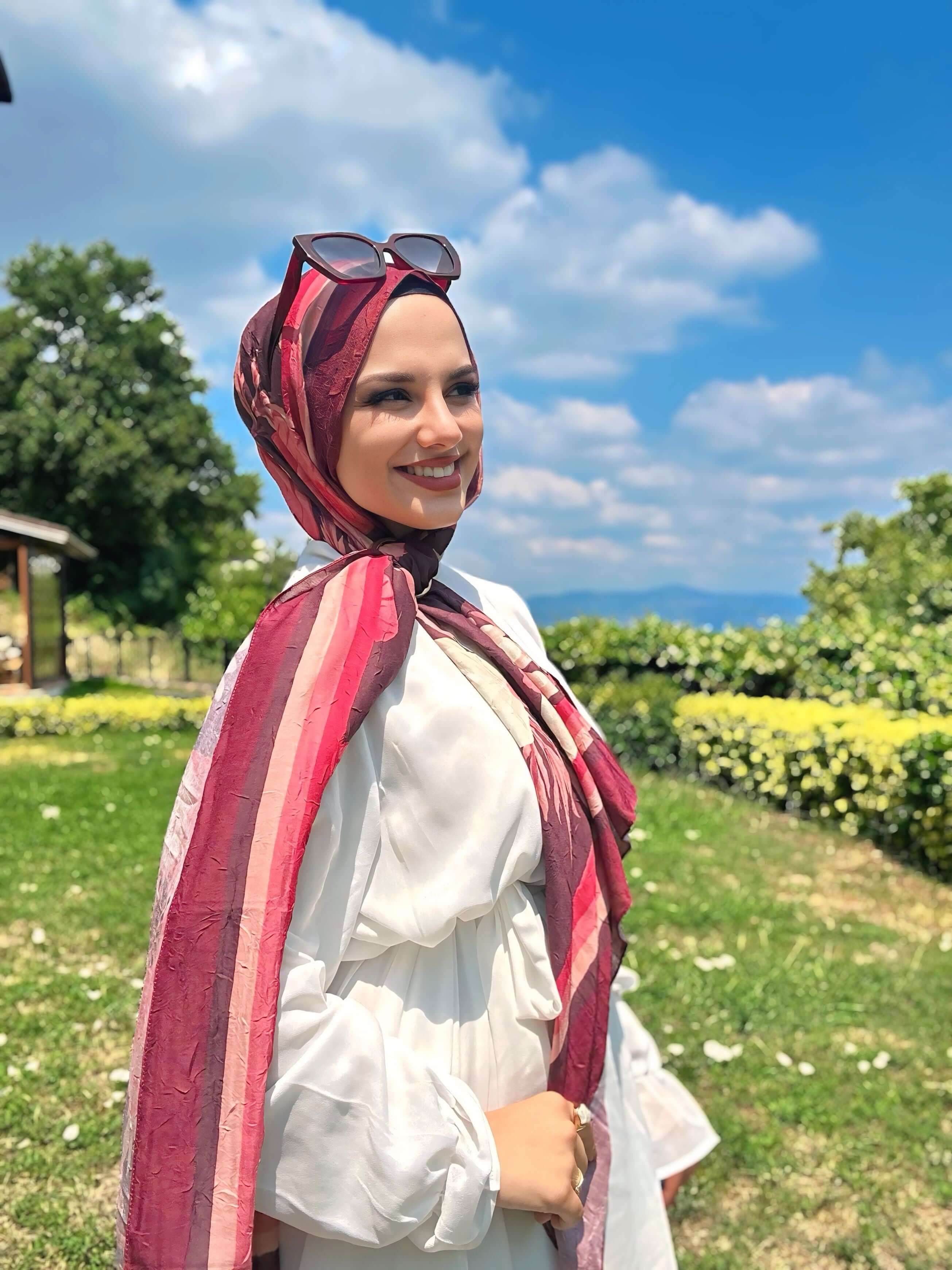 Zarif kombinler için Bordo Mürdüm Margarit Desen Bambu Şal