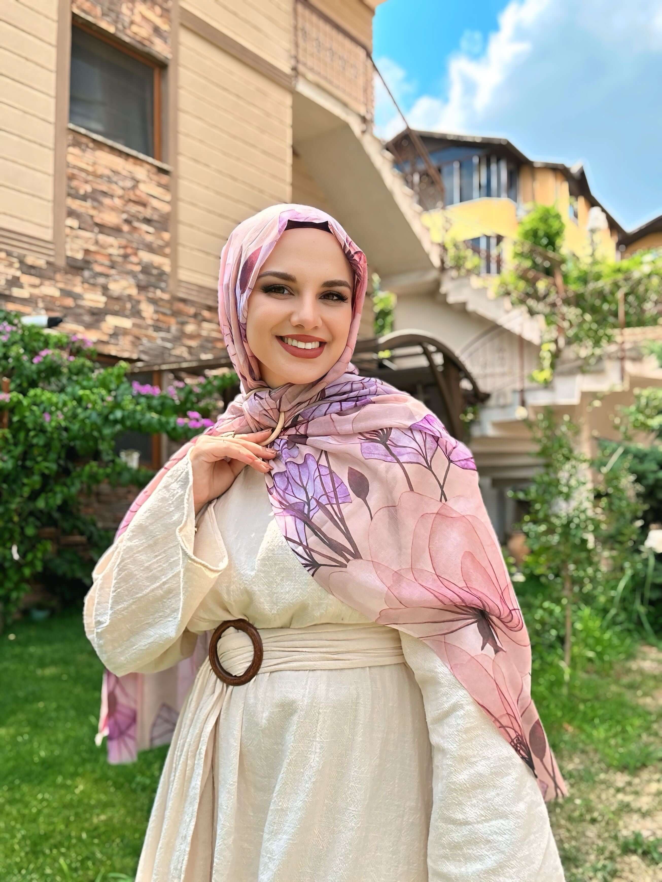 Modern tasarımlı Pembe Mor Alicia Desen Aya Şal yakın plan