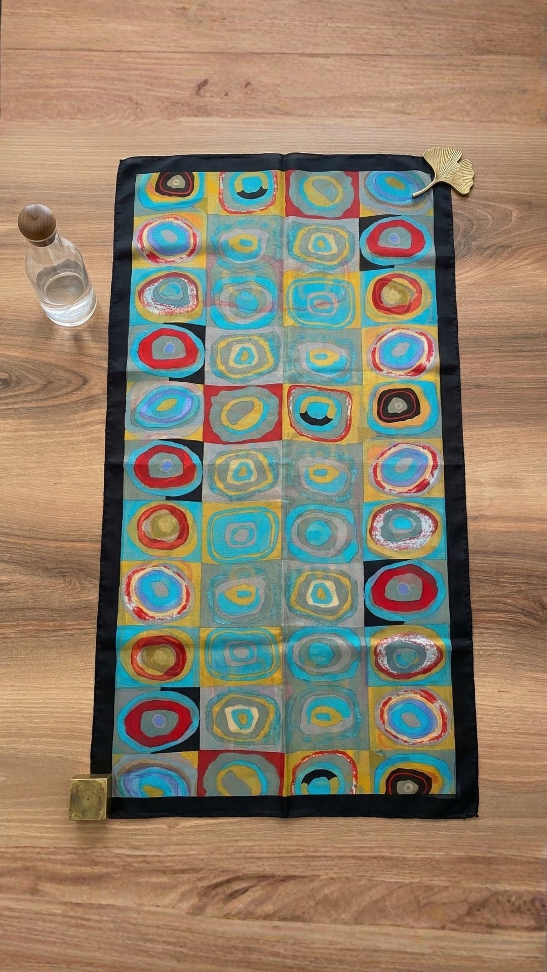 Modern Dairesel Desenli Bursa ipeği fular siyah önden görünüm