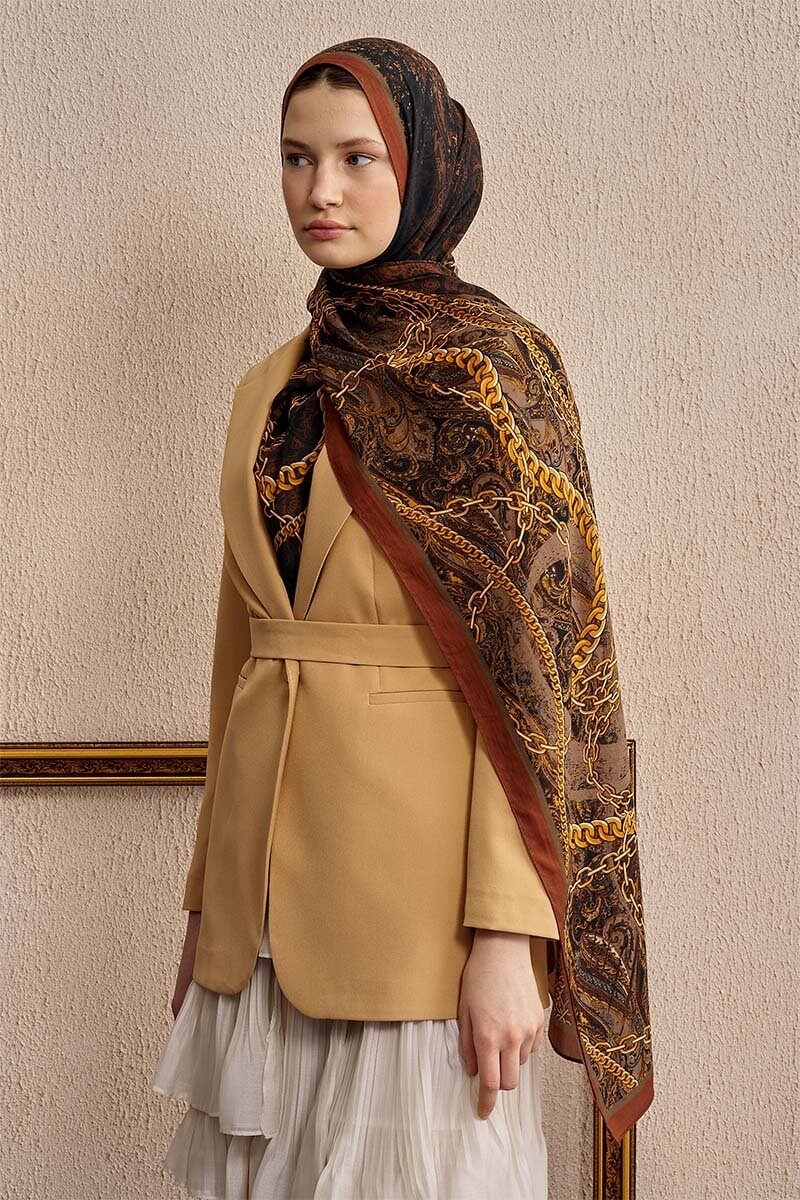 Moda Nûda kiremit Rogue şal pamuk ipek dokusuyla şıklık ve konfor sunar