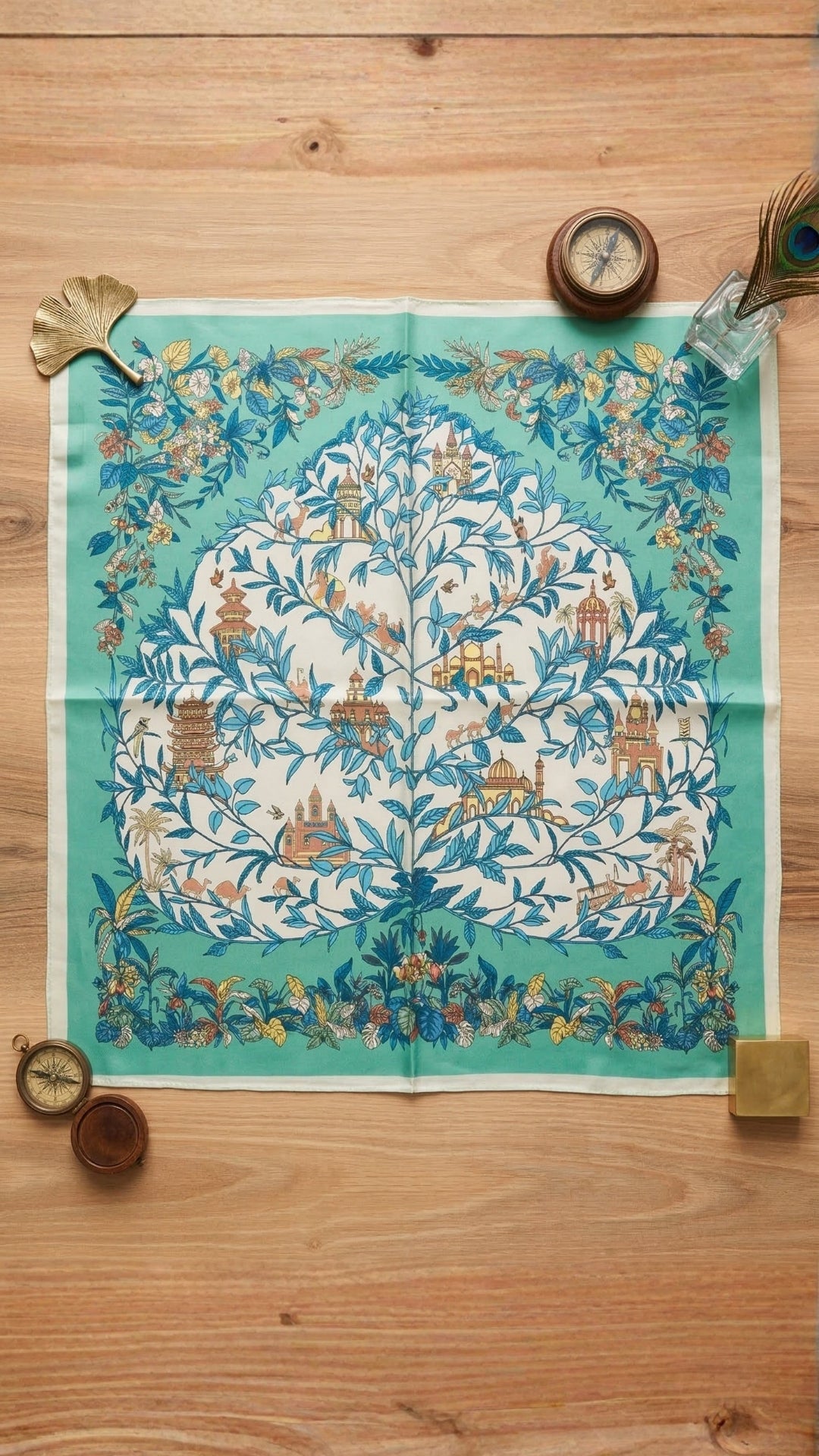 Masalsı Hayat Ağacı Desenli İpek Fular saray ve ağaç deseni yakından görünüm