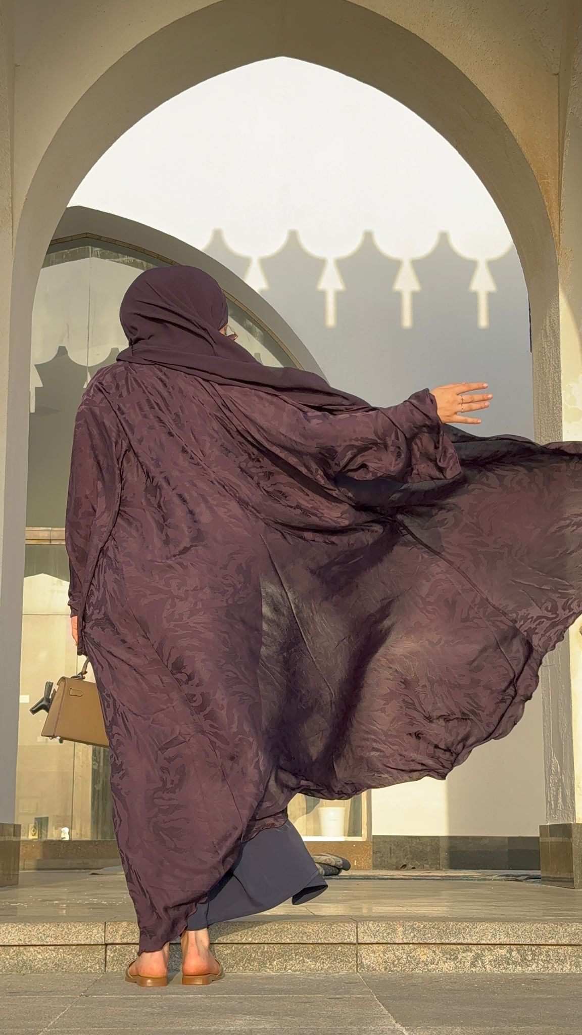 Mürdüm jakarlı abaya takım arka görünüm