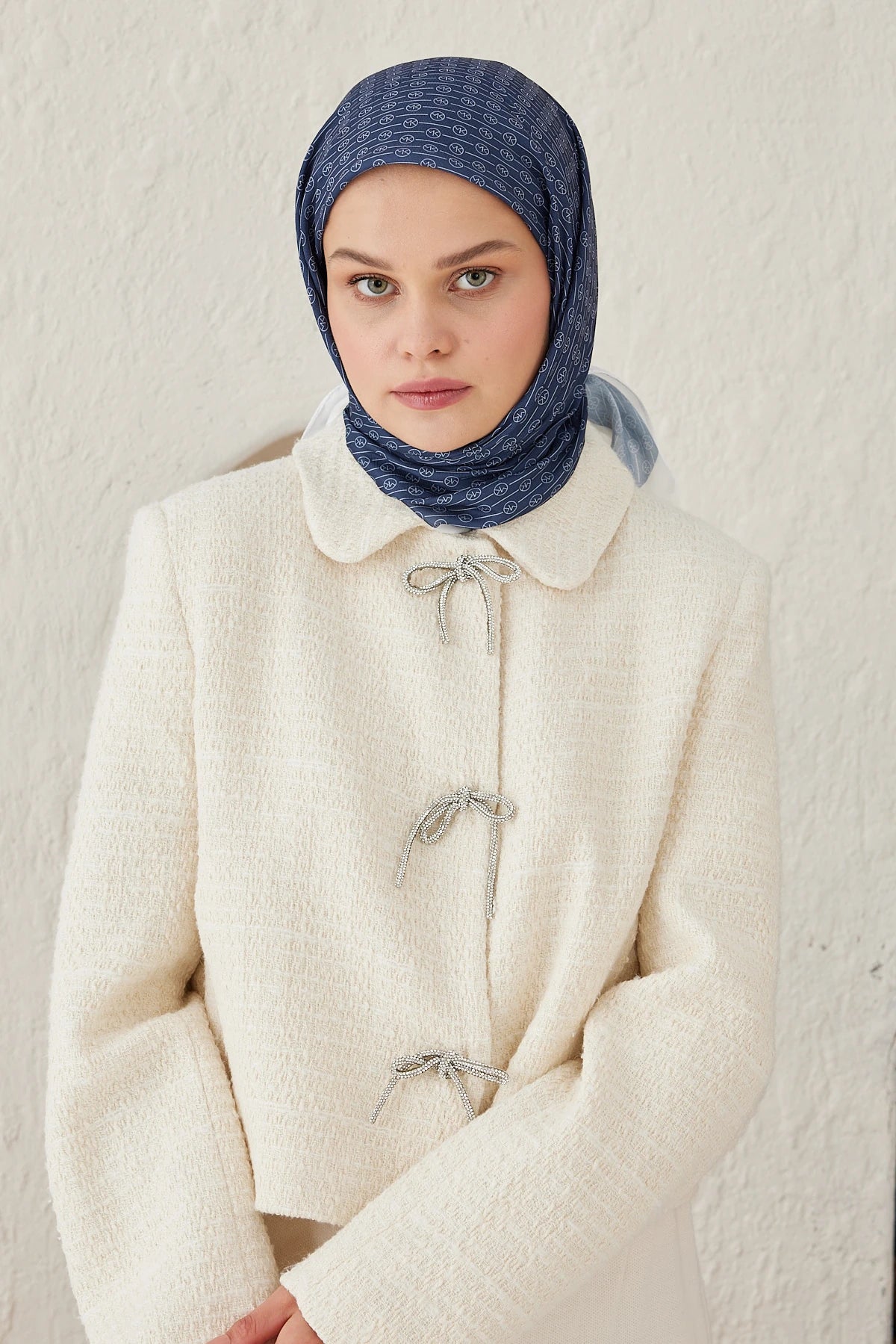 Çizgisel Daire Mk Pamuk Eşarp - Lacivert-Beyaz