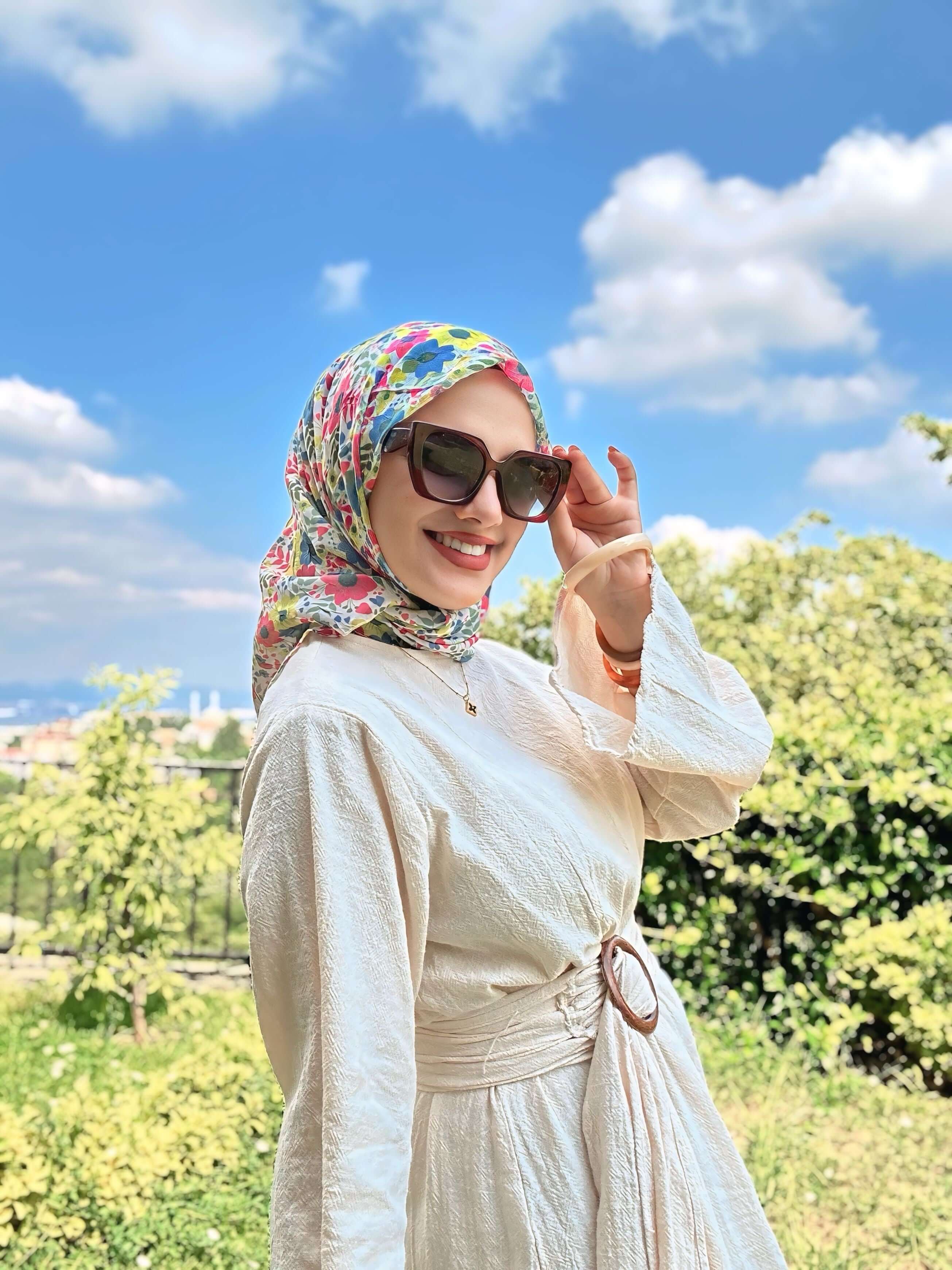 Flora Desen Bambu Eşarp Fuşya Sarı ile canlı ve şık stil