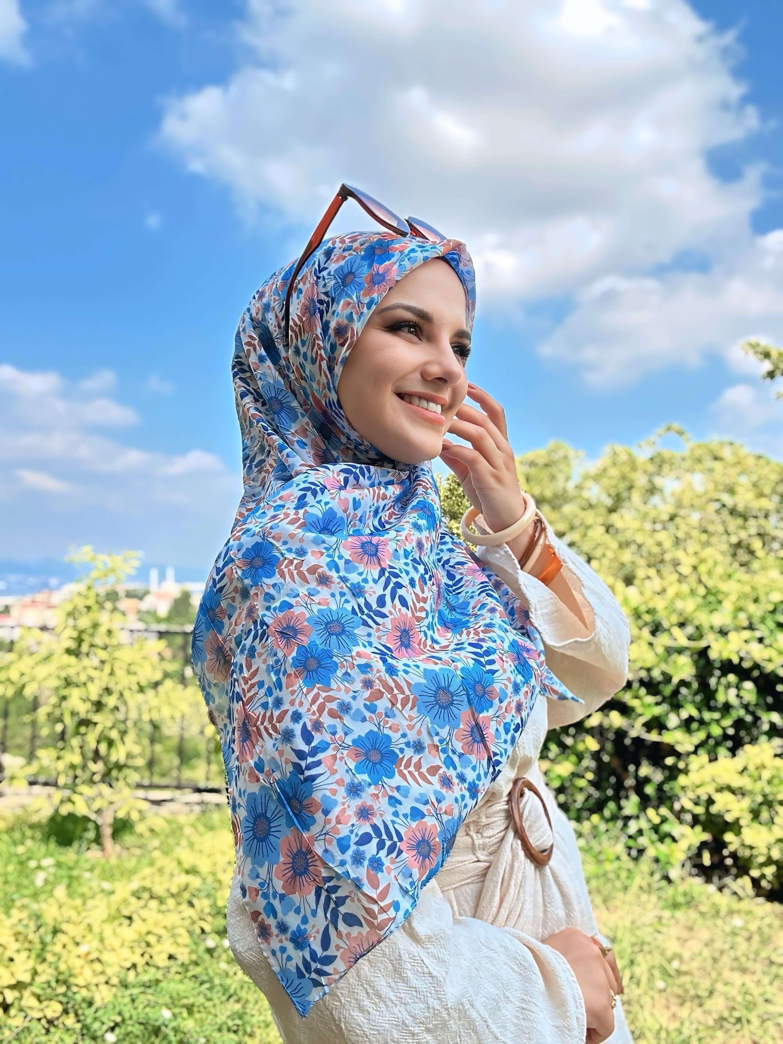 Flora Desen Bambu Eşarp Lila Mor ile zarif ve modern stil